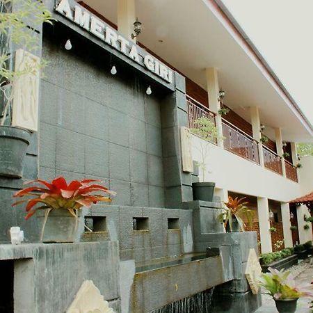 Amerta Giri Guest House Вонособо Екстериор снимка