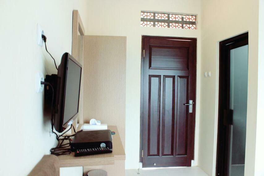 Amerta Giri Guest House Вонособо Екстериор снимка