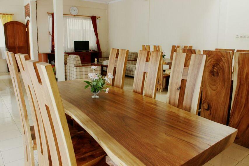 Amerta Giri Guest House Вонособо Екстериор снимка